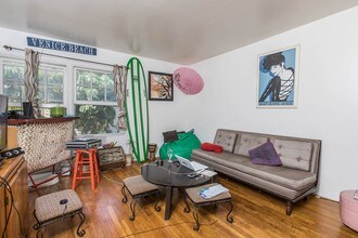 12518-12524 1/2 Venice Blvd in Los Angeles, CA - Building Photo - Building Photo