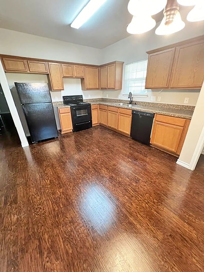 817 W Lamar St in Sherman, TX - Foto de edificio - Building Photo