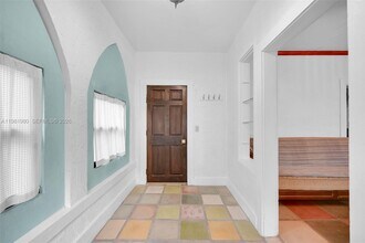 528 NW 47th St in Miami, FL - Building Photo - Building Photo