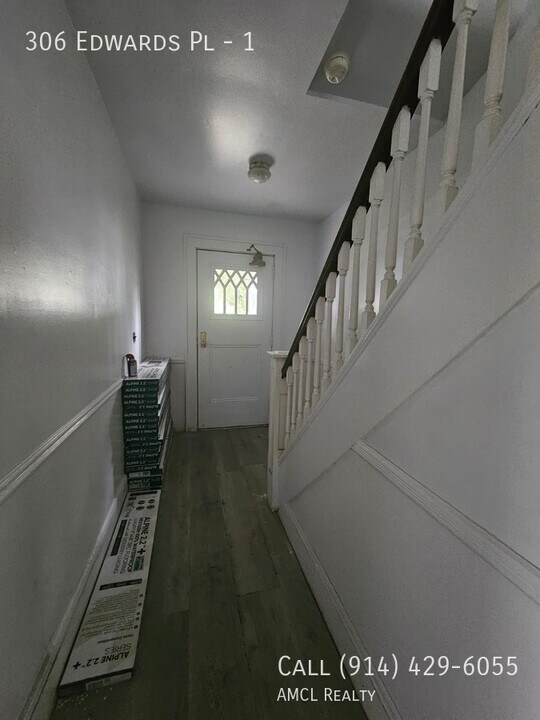 306 Edwards Pl in Yonkers, NY - Building Photo