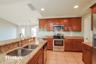 2409 NW 9th Ave in Cape Coral, FL - Foto de edificio - Building Photo