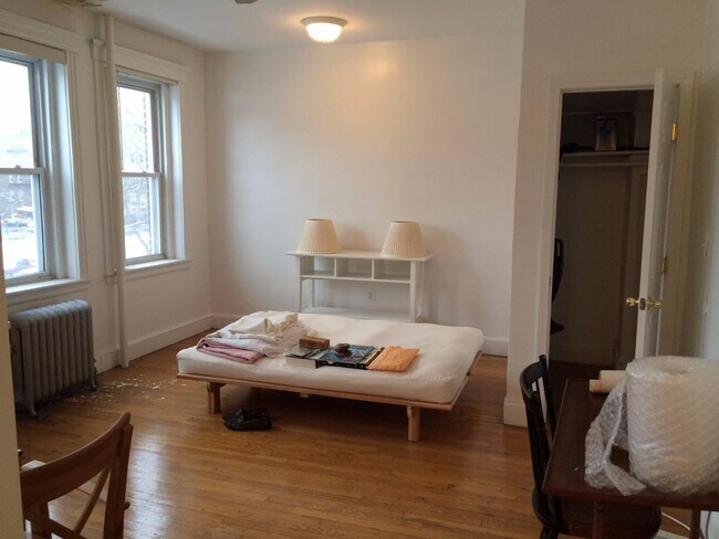 42 Peterborough St, Unit 12 in Boston, MA - Foto de edificio - Building Photo