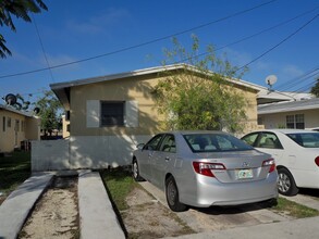 930-940 SW 4th Ave in Miami, FL - Building Photo - Building Photo