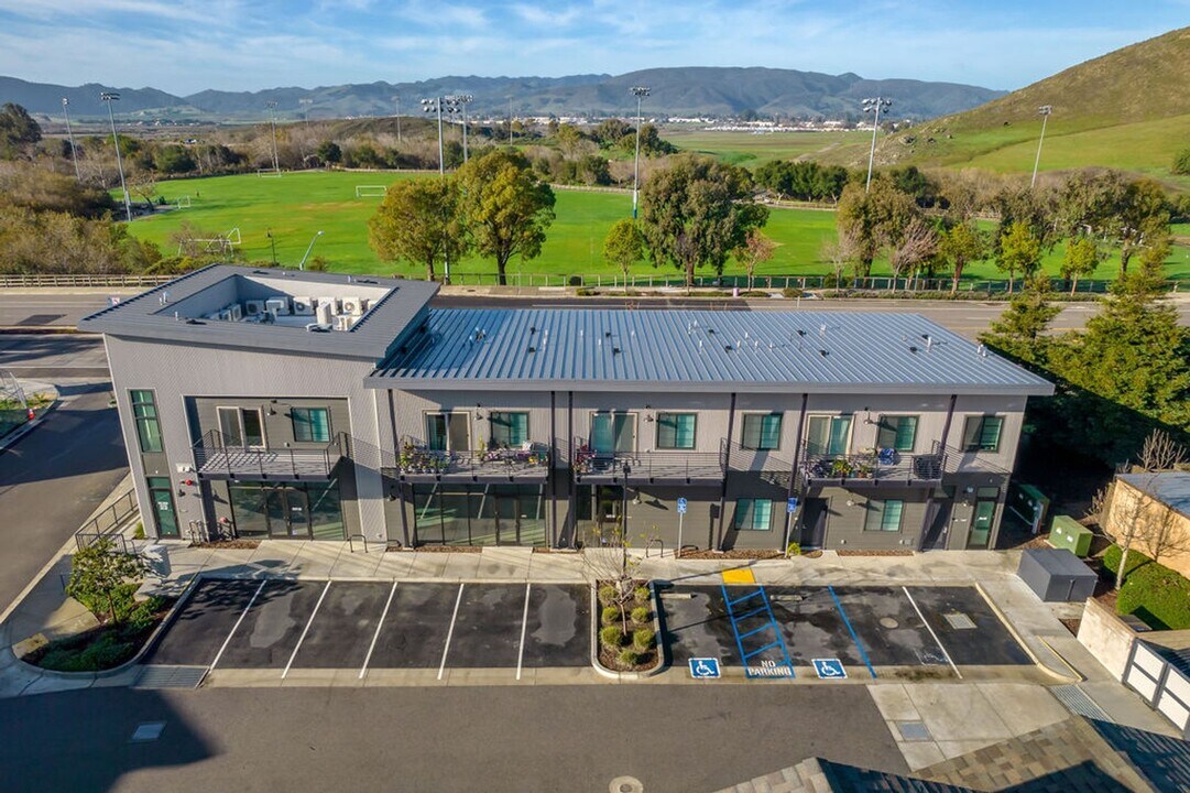 3680 Broad St in San Luis Obispo, CA - Building Photo