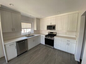 1608 W Burbank Blvd, Unit a in Burbank, CA - Building Photo