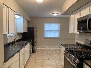 2724 Constellation Dr in Indianapolis, IN - Foto de edificio - Building Photo