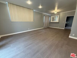 7311 Kester Ave in Los Angeles, CA - Building Photo - Building Photo