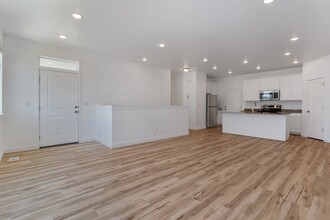 The Park Townhomes in Layton, UT - Foto de edificio - Building Photo