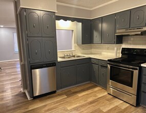 8302 Woodview Dr E, Unit 8302 Woodview Drive East in Sherwood, AR - Foto de edificio - Building Photo