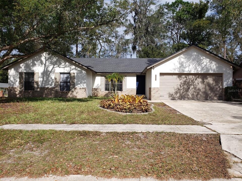 2300 Dunbury Ct in Winter Park, FL - Building Photo