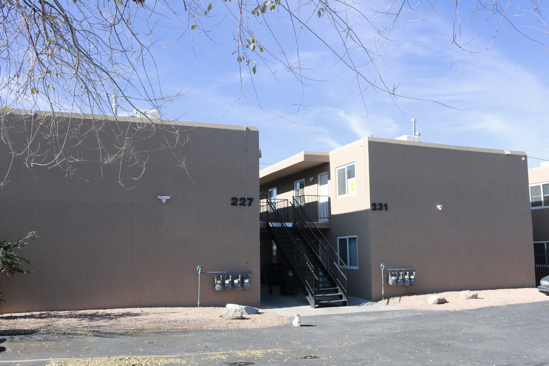 Tennessee Street in Albuquerque, NM - Building Photo