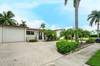 919 SE 17th St in Deerfield Beach, FL - Building Photo - Building Photo