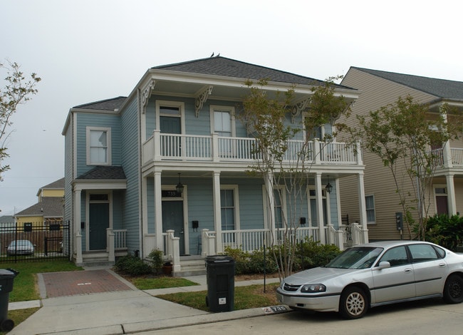 731 Adele Dr in New Orleans, LA - Foto de edificio - Building Photo