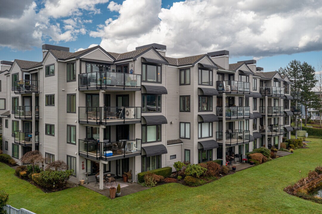 Harbour Village Condominiums in Kenmore, WA - Building Photo