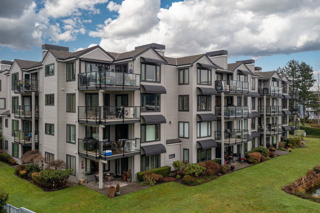 Harbour Village Condominiums in Kenmore, WA - Foto de edificio