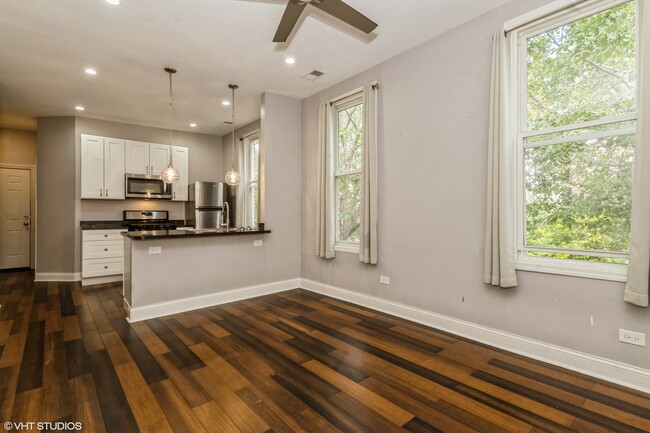 2734 W 18th St, Unit 2R in Chicago, IL - Foto de edificio - Building Photo