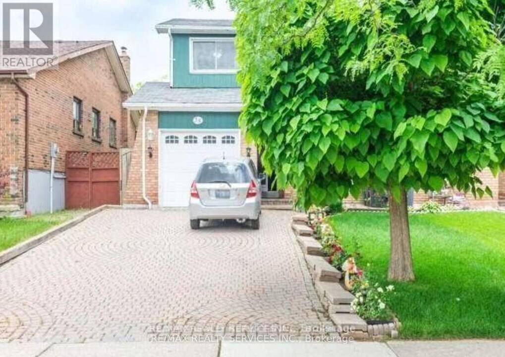 38 Carter Dr in Brampton, ON - Building Photo