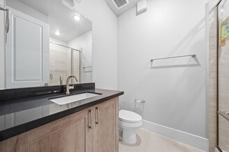 2401 Crawford St in Houston, TX - Building Photo - Building Photo