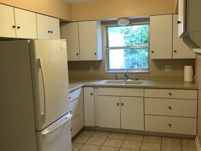 610 NW 36th Terrace in Gainesville, FL - Foto de edificio - Building Photo