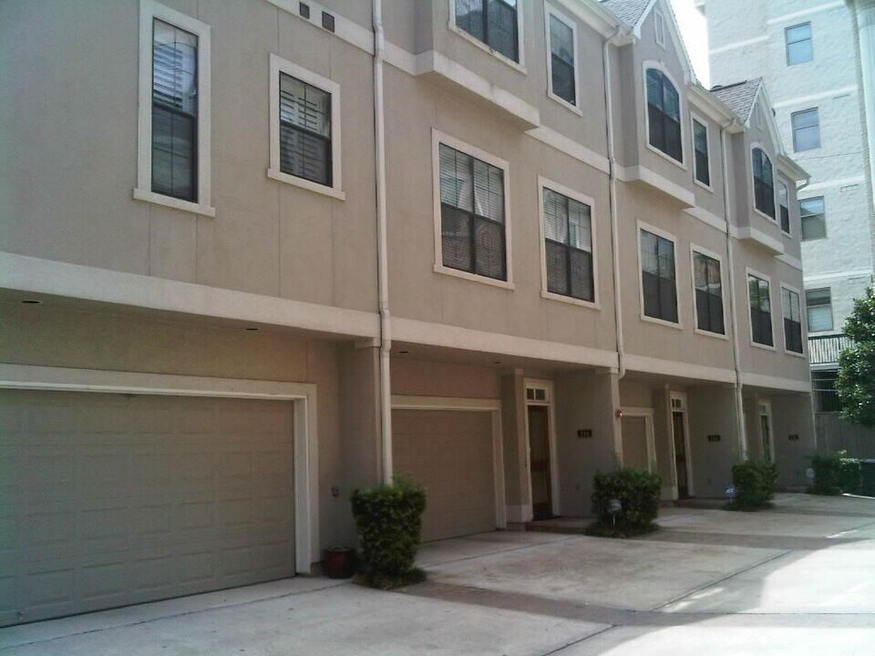 2210 Mid Ln in Houston, TX - Building Photo