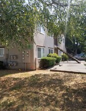 1364 Hobart Dr, Unit #D in Marysville, CA - Building Photo - Building Photo