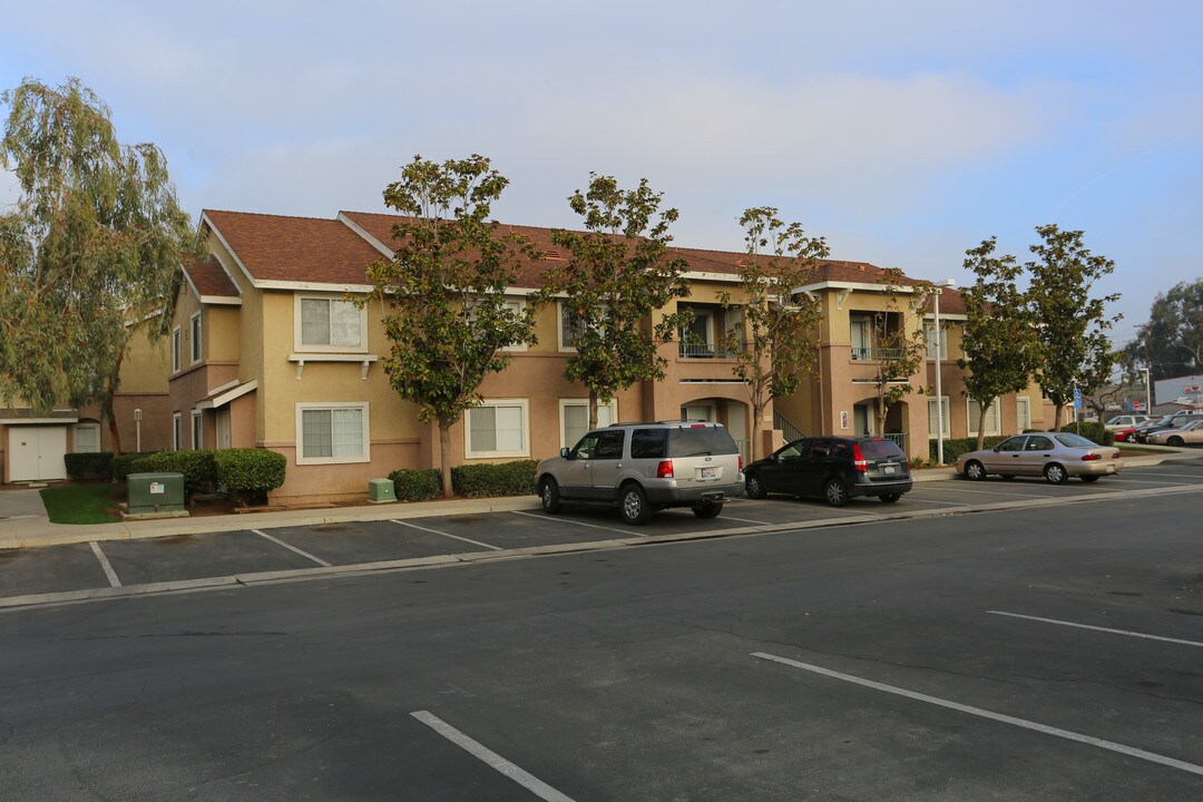 Summerhill Apartments in Bakersfield, CA - Building Photo