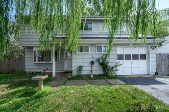16 Gerard Ave in Old Bridge, NJ - Building Photo - Building Photo