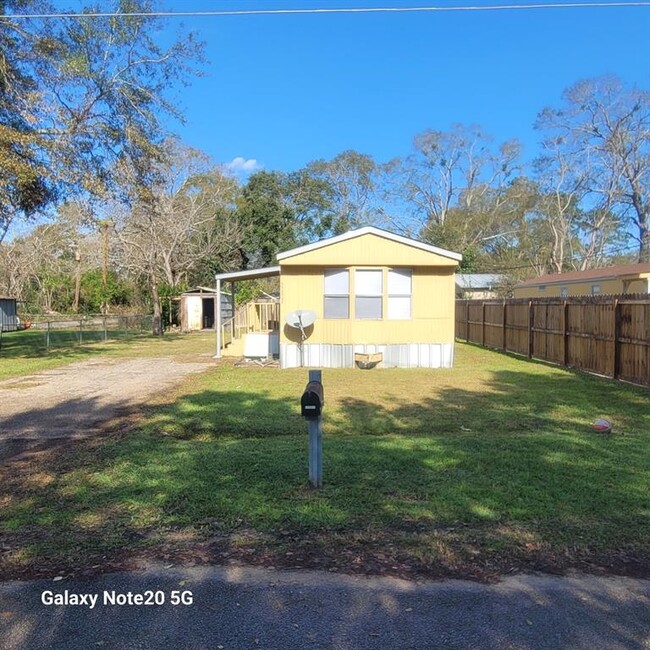 111 Rice St in Cleveland, TX - Building Photo - Building Photo