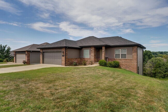 1503 E Fairwind in Ozark, MO - Foto de edificio - Building Photo