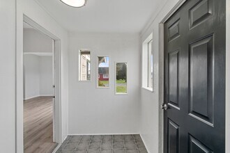 3033 Sumner Ave in Hoquiam, WA - Building Photo - Building Photo