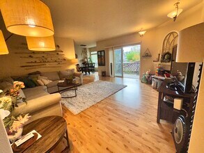 107 El Camino Real, Unit #204 in Burlingame, CA - Building Photo - Building Photo