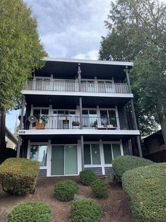 5956 Fauntleroy Wy SW in Seattle, WA - Building Photo - Building Photo