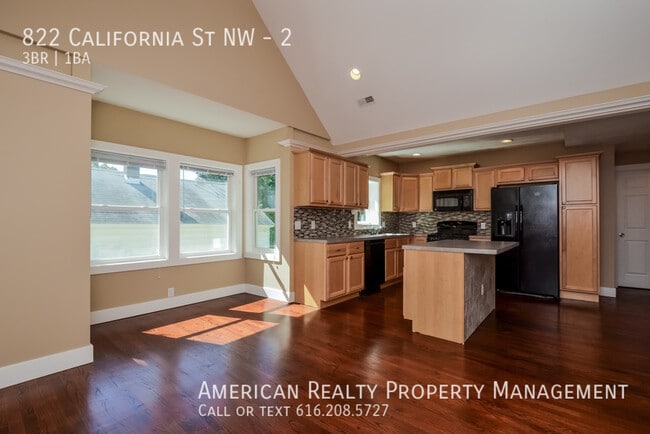 822 California St NW in Grand Rapids, MI - Building Photo - Building Photo