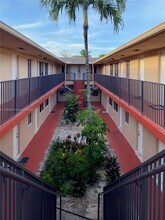 1733 Mayo St in Hollywood, FL - Building Photo - Building Photo