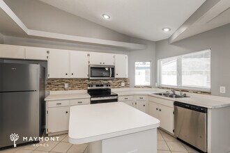 10504 Omega Way in Riverview, FL - Building Photo - Building Photo