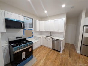 104-44 42nd Ave in Queens, NY - Building Photo - Building Photo