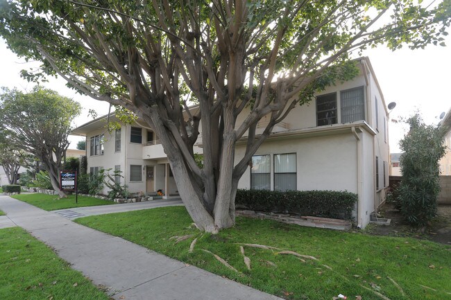 3575-3585 S Sepulveda Blvd in Los Angeles, CA - Foto de edificio - Building Photo