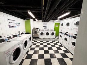 Hillwood Manor Apartments in Falls Church, VA - Foto de edificio - Building Photo