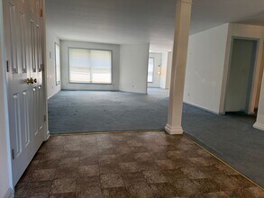 240 Shaw Ct in Versailles, KY - Building Photo - Building Photo