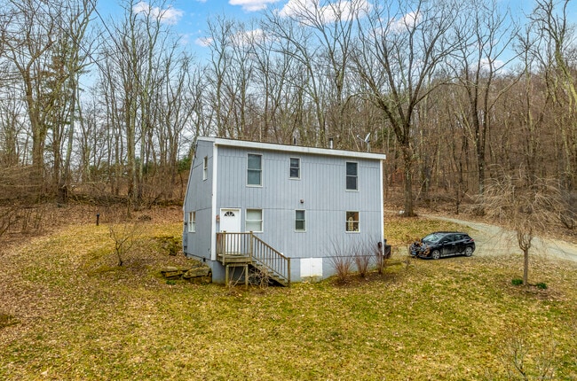 45 Caroline Dr in Sharon, CT - Building Photo - Building Photo