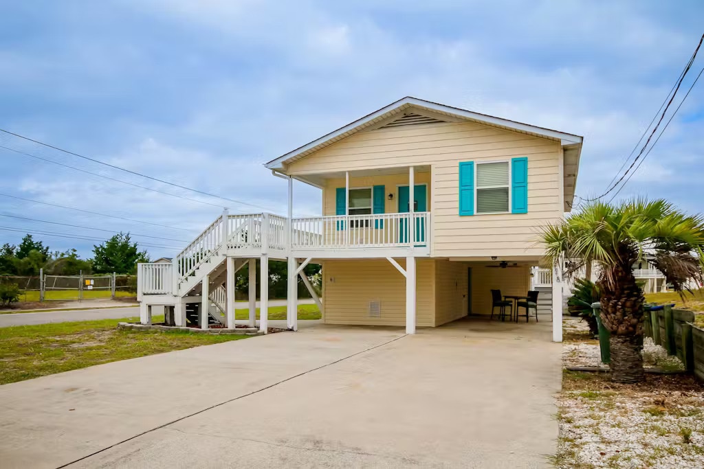 318 31st Ave N in North Myrtle Beach, SC - Building Photo