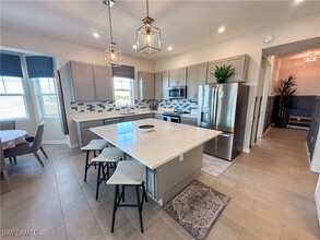 163 Indies Dr E in Naples, FL - Building Photo - Building Photo