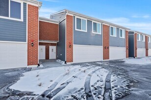 1124 Gillespie Ln in Yorkville, IL - Building Photo