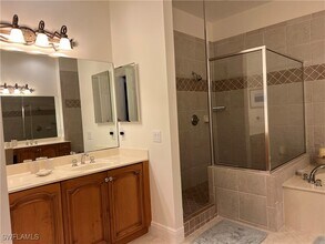 9142 Cherry Oaks Ln in Naples, FL - Foto de edificio - Building Photo