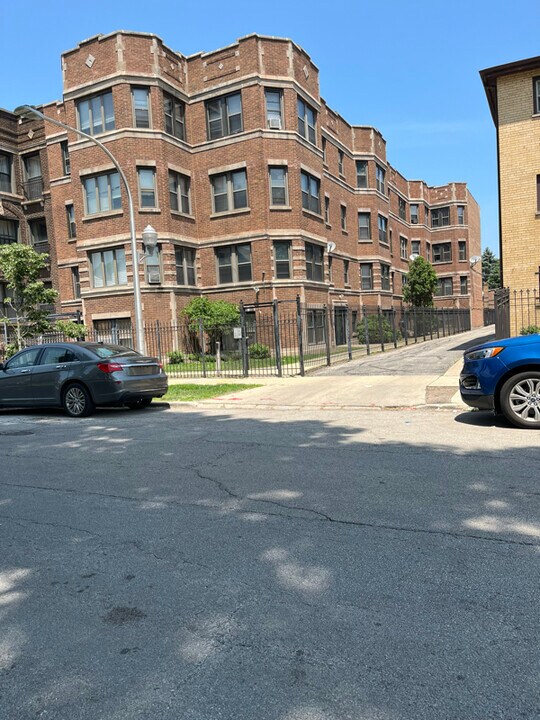7657 S Coles Ave in Chicago, IL - Building Photo