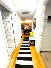 393 W Broadway, Unit 8 in Boston, MA - Foto de edificio - Building Photo