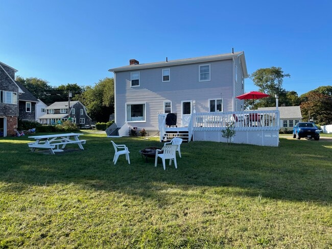 10 Saltaire Ave in Niantic, CT - Building Photo - Building Photo