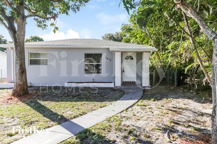 1517 17th Ave N in Lake Worth, FL - Building Photo