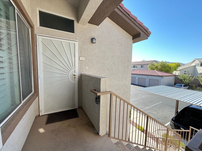 2305 W Horizon Ridge Pkwy