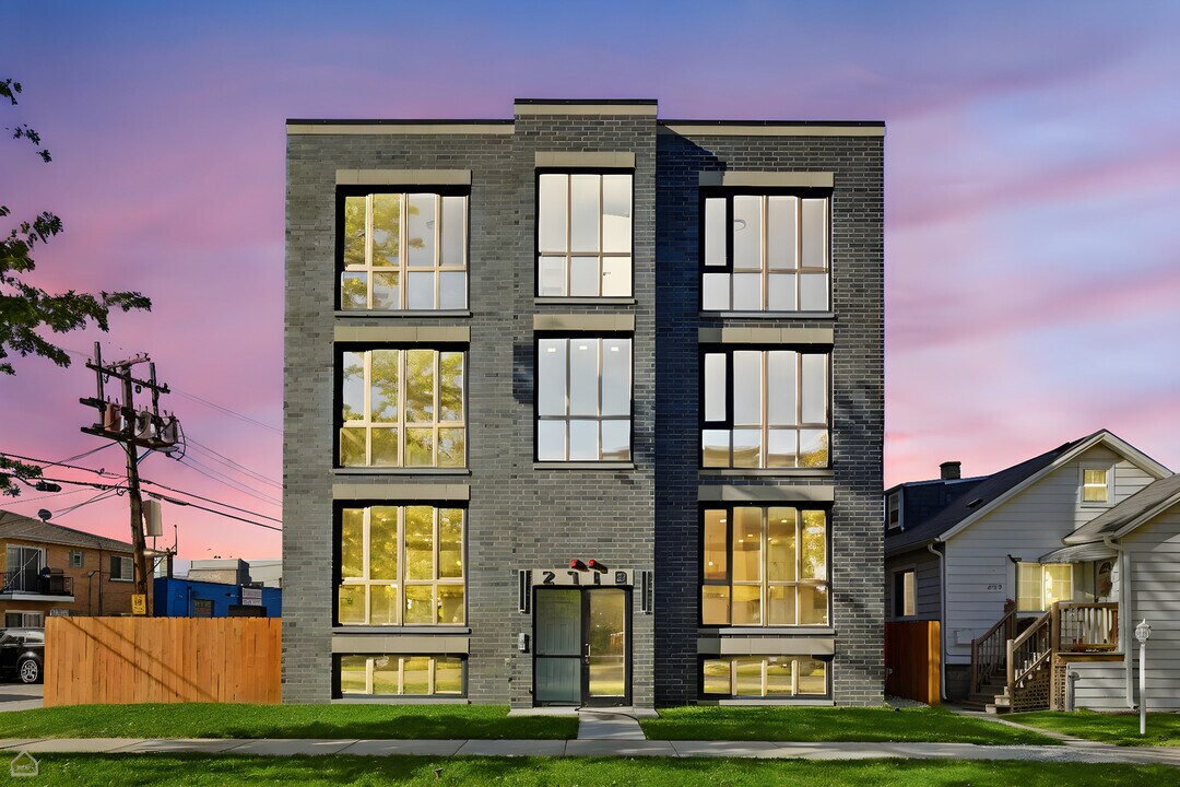 2718 Budd St in River Grove, IL - Foto de edificio